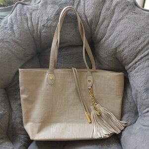 Steve Madden Tote w/ tassel Keychain
